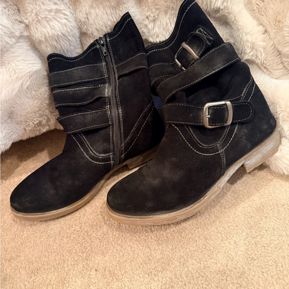 Elegant Black Buckle Ankle Booties
